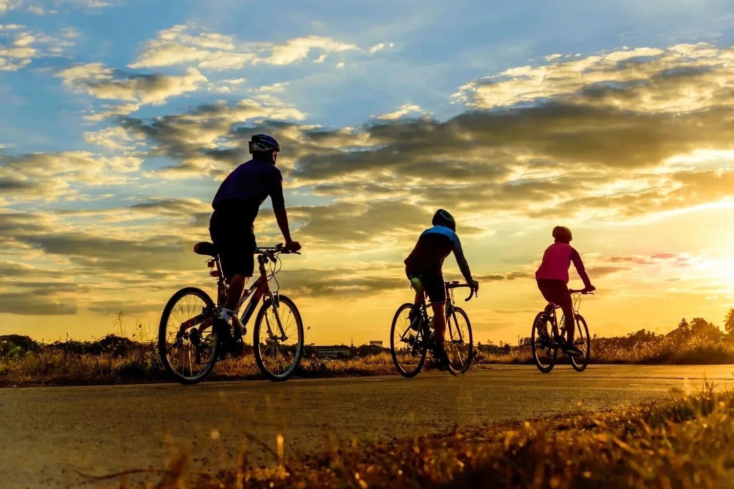 Крути педали — и жизнь закрутится ярче 🚴‍♂️

Велосипед — это не просто железка на колёсах. Это твой
