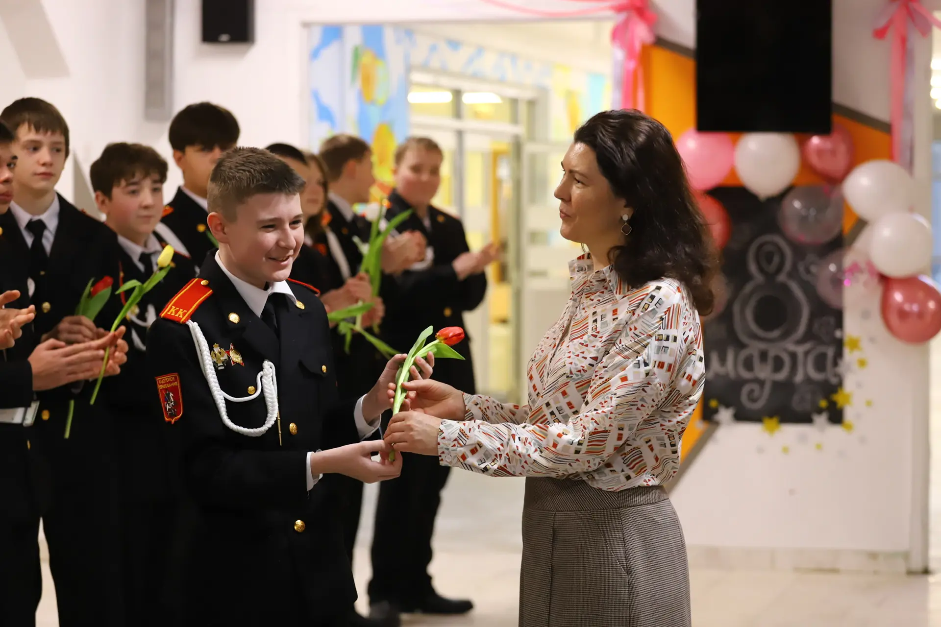 Ну и, конечно, наши кадеты тоже не могли остаться в стороне от поздравлений🌷  Они подготовили свои т