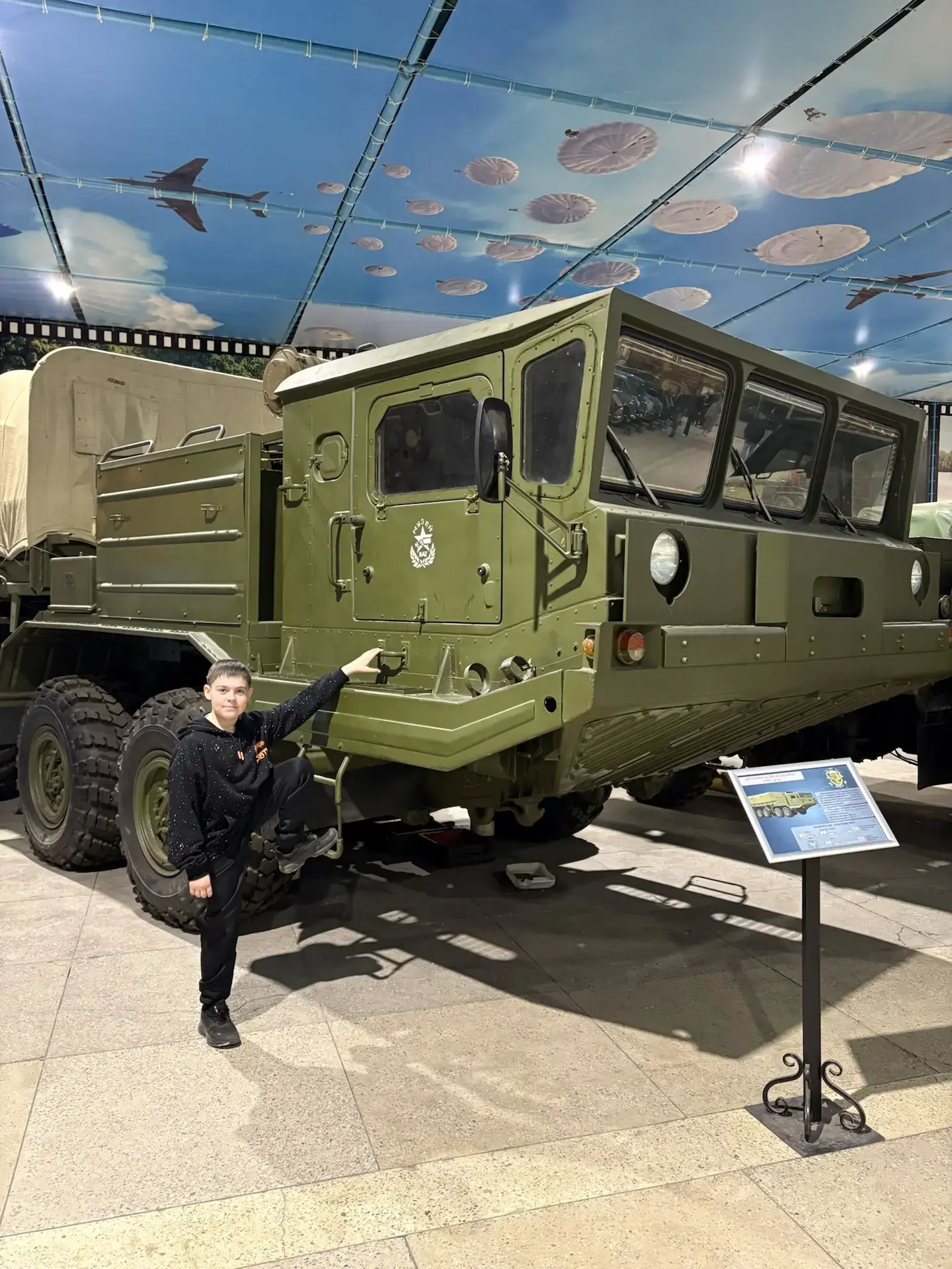 Музей военной автомобильной техники  В минувшие выходные ученик 5А класса Артём вместе с родителями 