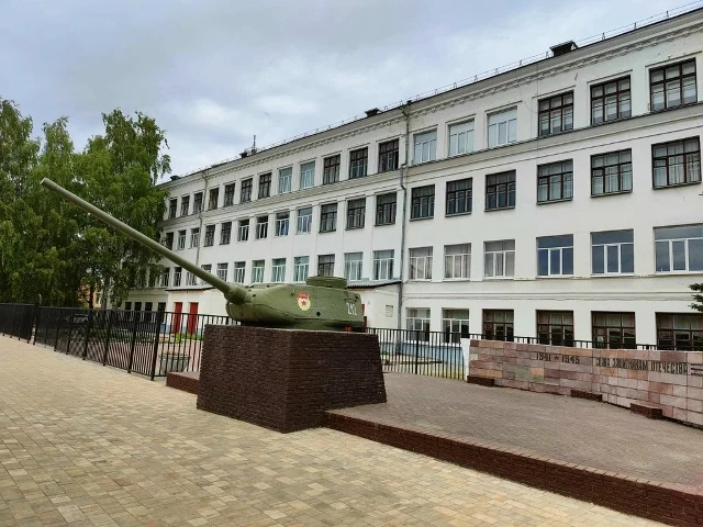 В МБОУ 115 (Московский район) срочно требуются
- учитель английского языка
- учитель русского языка 