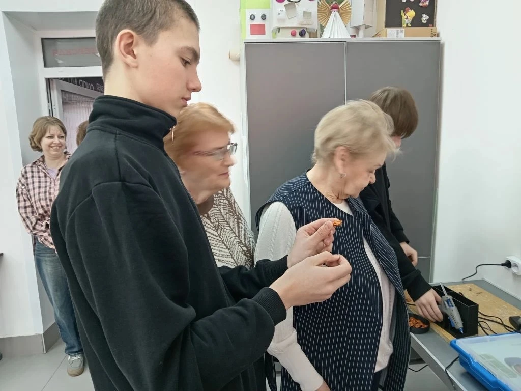 Особого внимания заслуживает сочетание опыта педагогов из разных сфер: школы, колледжа ...