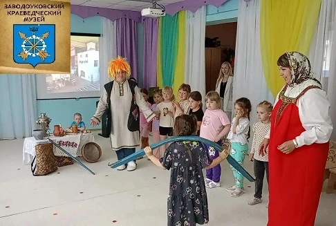 В детском саду «Сказка» стало ещё сказочнее! К воспитанникам заглянули самые настоящие гости — Хозяю