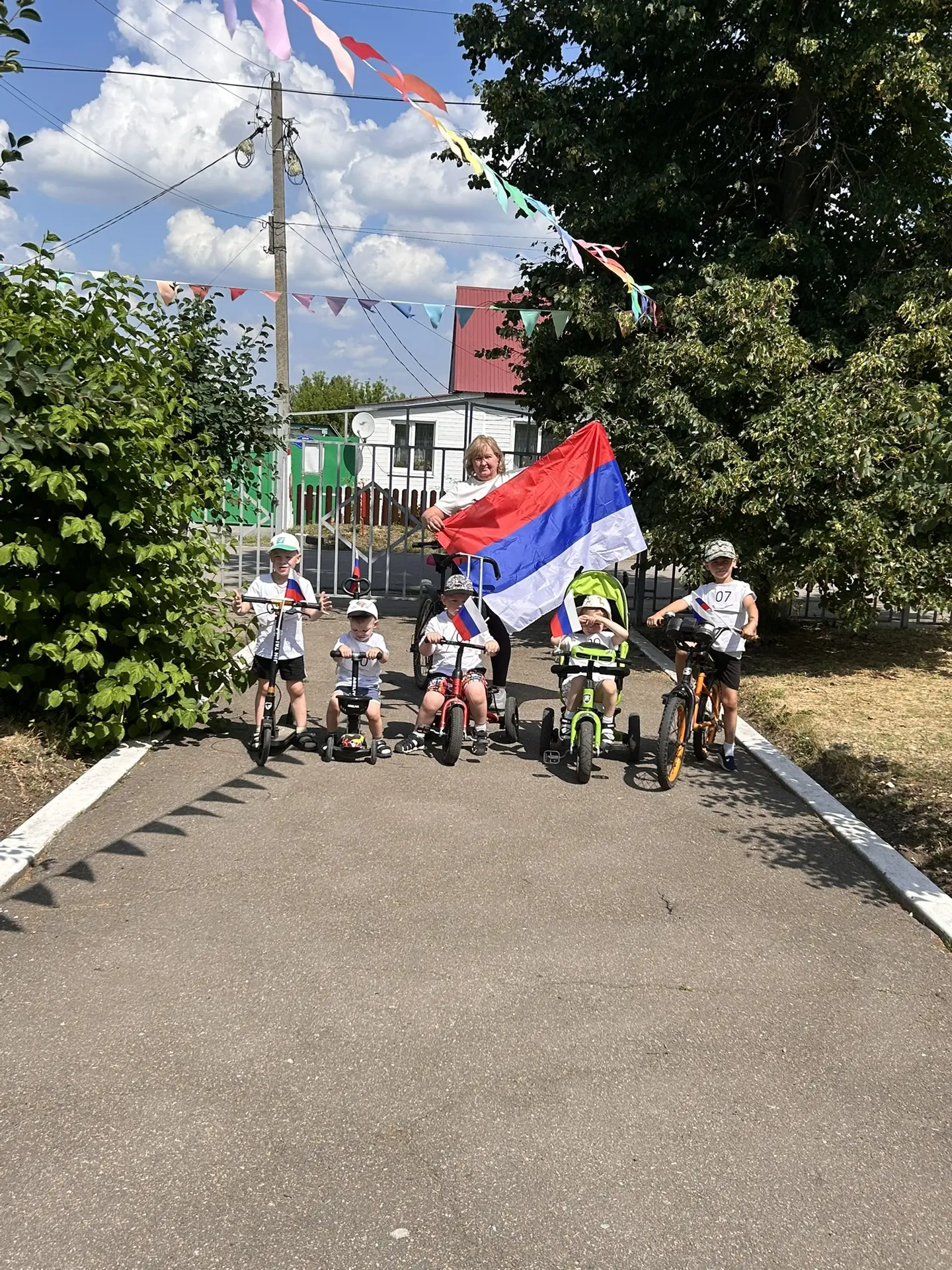 03.07.2026 в нашем ДОУ прошел Патриотический велопробег в поддержку Войнов СВО.Мероприятие началось 