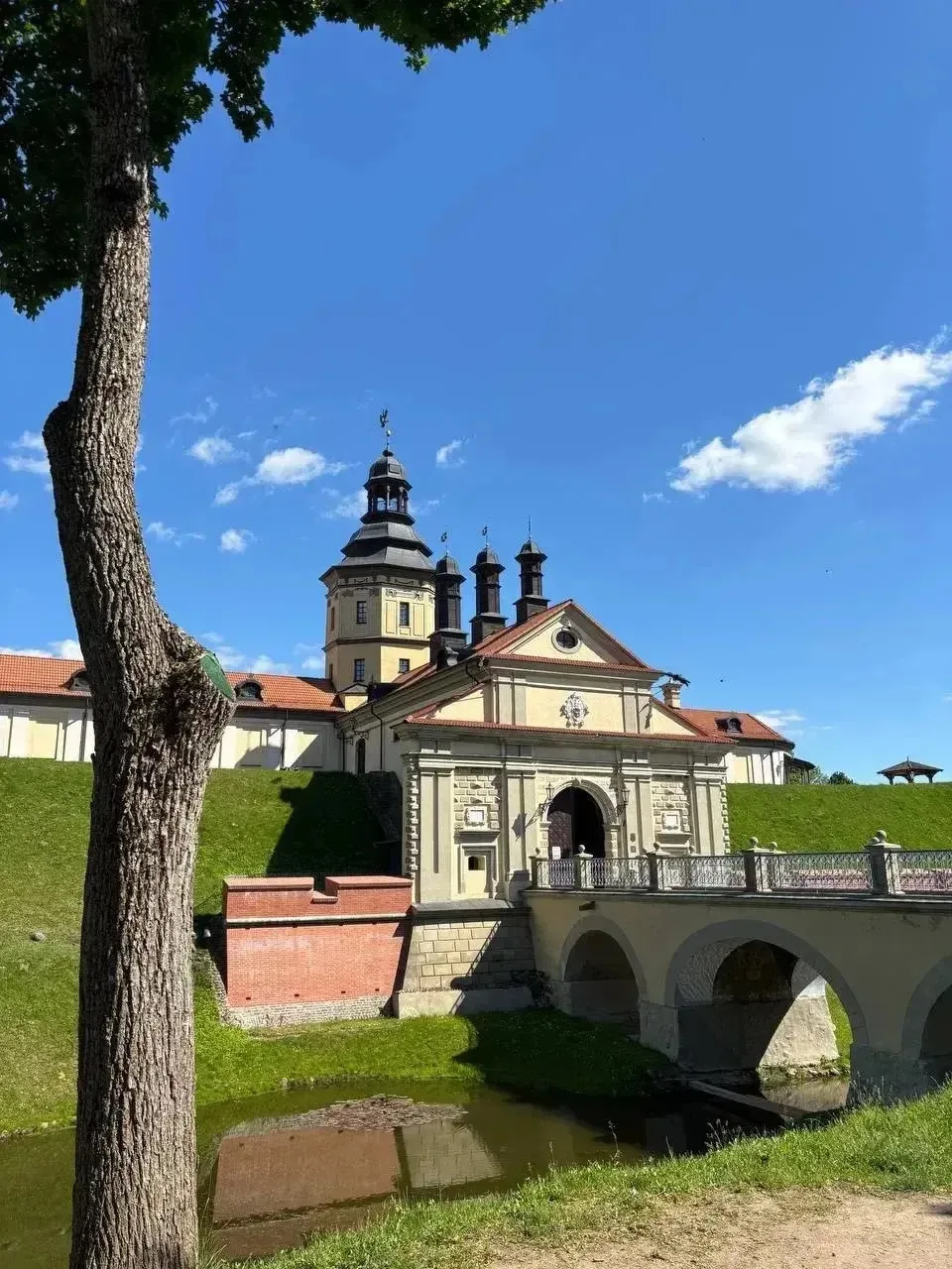 Летом в Беларусь: отпуск, который влюбляет с первого дня 🇧🇾❣️
Для тех, кто еще не знает, куда отпр