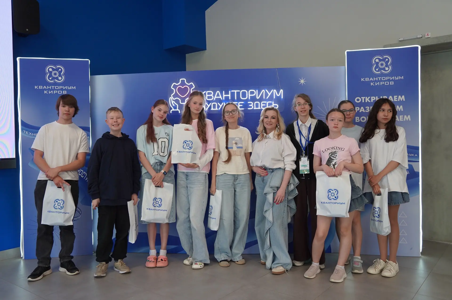 🌈 Вот и завершилась первая смена наших летних образовательных интенсивов! 
 
8 ярких, насыщенных дн