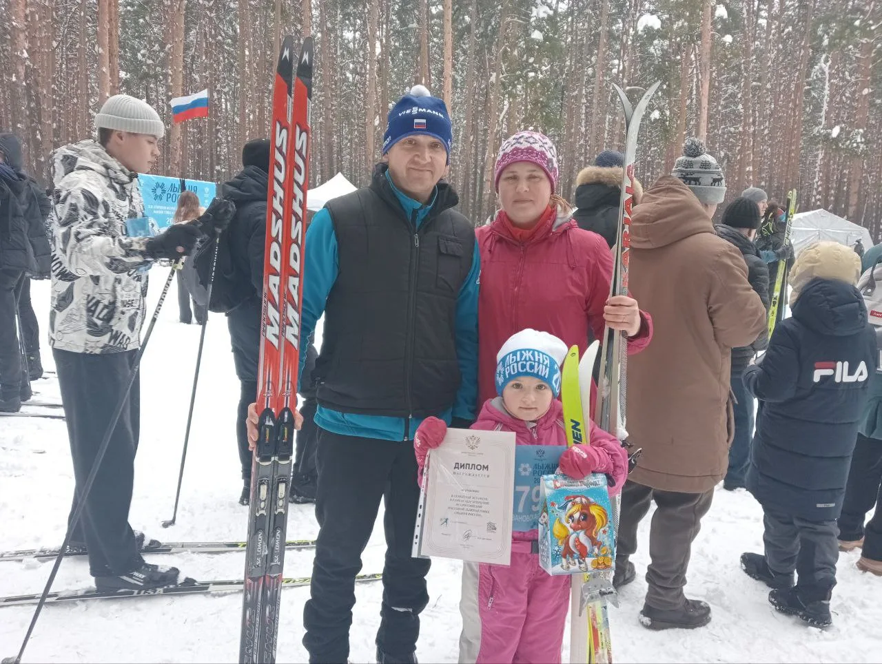 🟣 Захватывающие лыжные гонки: маленькие чемпионы на старте! ⛷️ 🏂❄️ Сегодня наши дошкольники, педагог