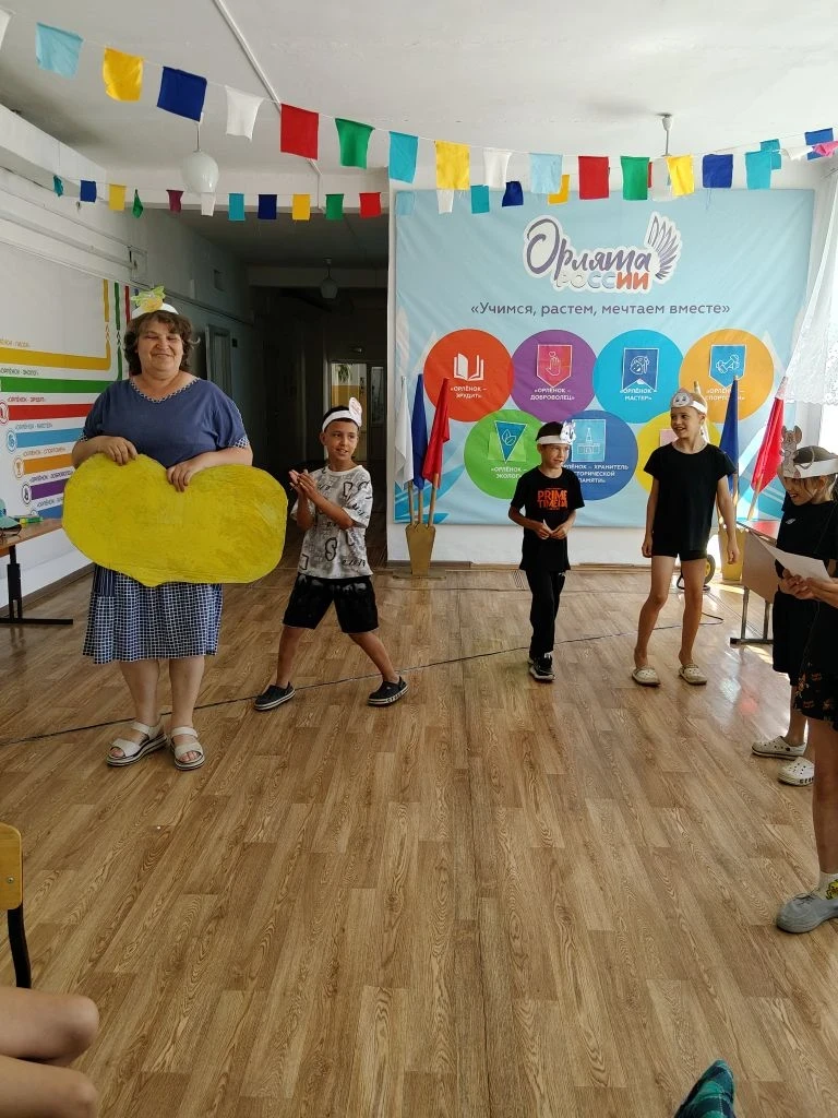 🎭 Театр-экспромт: День творчества в летнем лагере!

В нашем летнем лагере сегодня царила невероятна