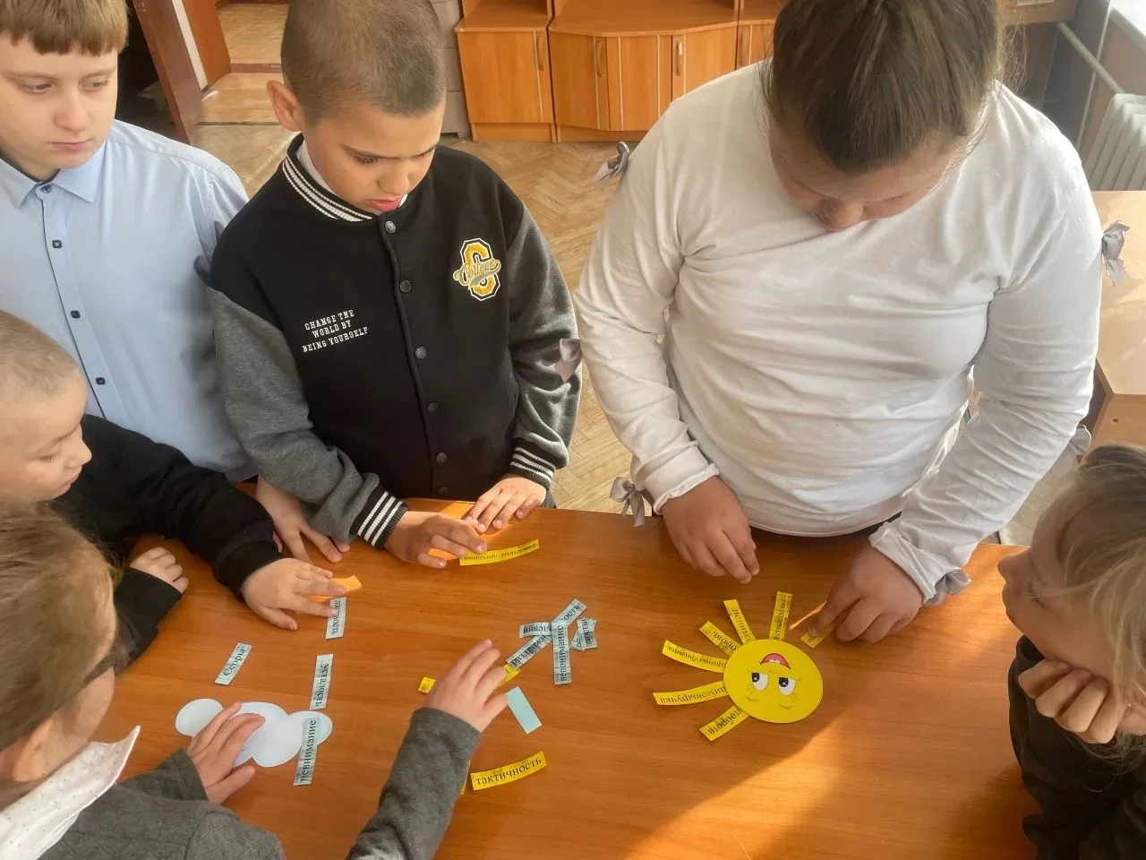 В 1‑м классе прошёл классный час, посвящённый Дню семьи. Ребята узнали о значении семьи в жизни чело