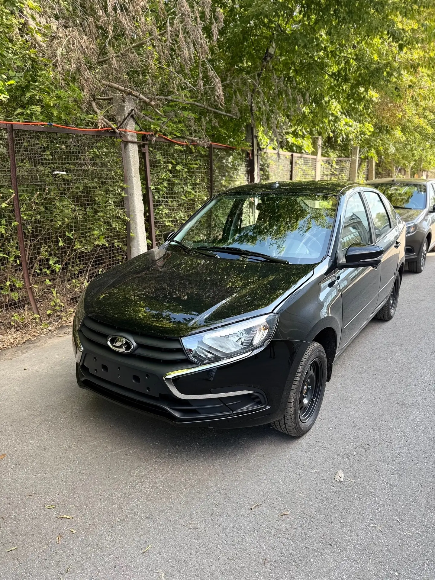 Lada Granta lift / 1,6 90лс, 8кл/ комфорт / черная