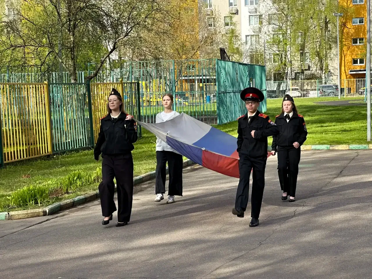 НАЧИНАЕМ ПОНЕДЕЛЬНИК С ТРАДИЦИЙ 🇷🇺  По-настоящему весенний понедельник мы начали по традиции с торже