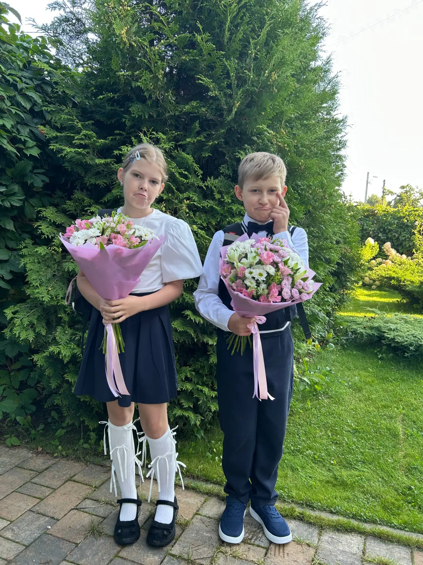 И снова в школу! Витя во второй класс, Ксюша в пятый. Как-то особенно быстро промелькну...