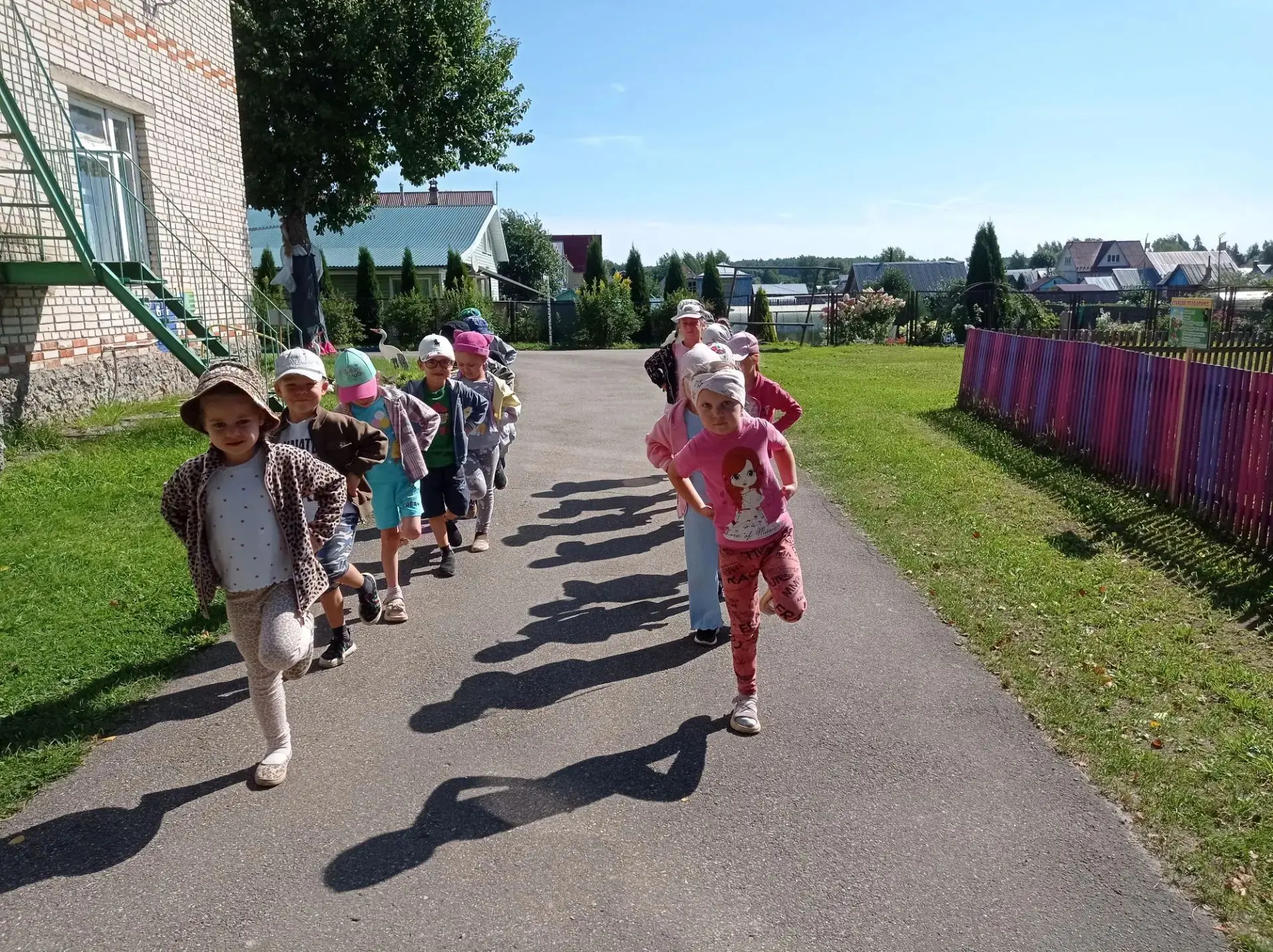 Каждое утро в нашем детском саду 🏠 начинается с сюжетной утренней гимнастики по сказка...