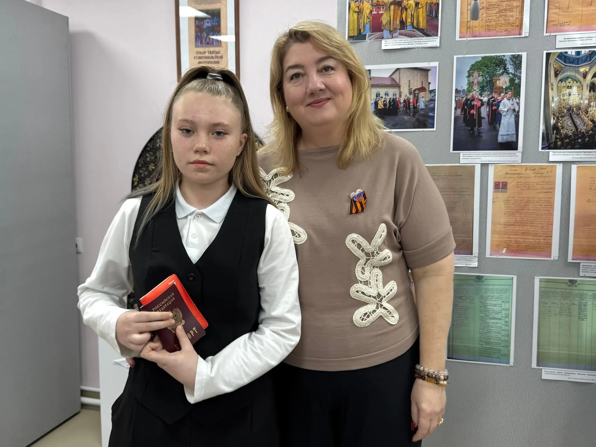 В преддверии Дня космонавтики прошла акция «Мы — граждане России»!   14-летние ребята получили свой 