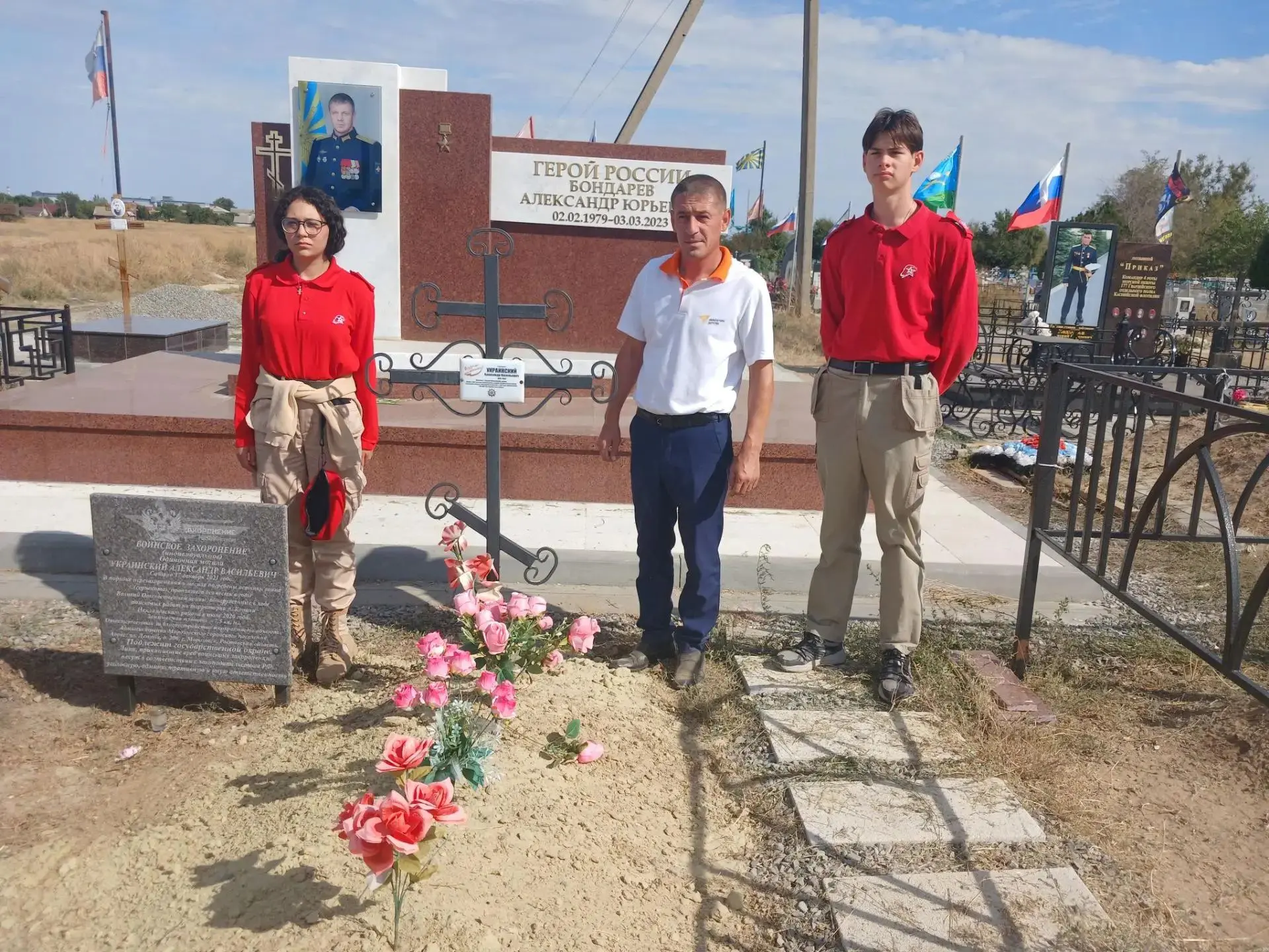 6 сентября, в День добрых дел, советник директора по воспитанию Александр Траченко и юн...