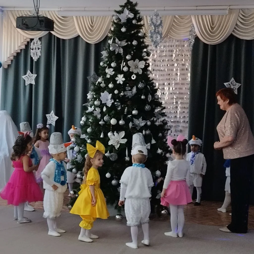 В средней группе №1 и №2 прошел долгожданный новогодний праздник, который стал настоящи...