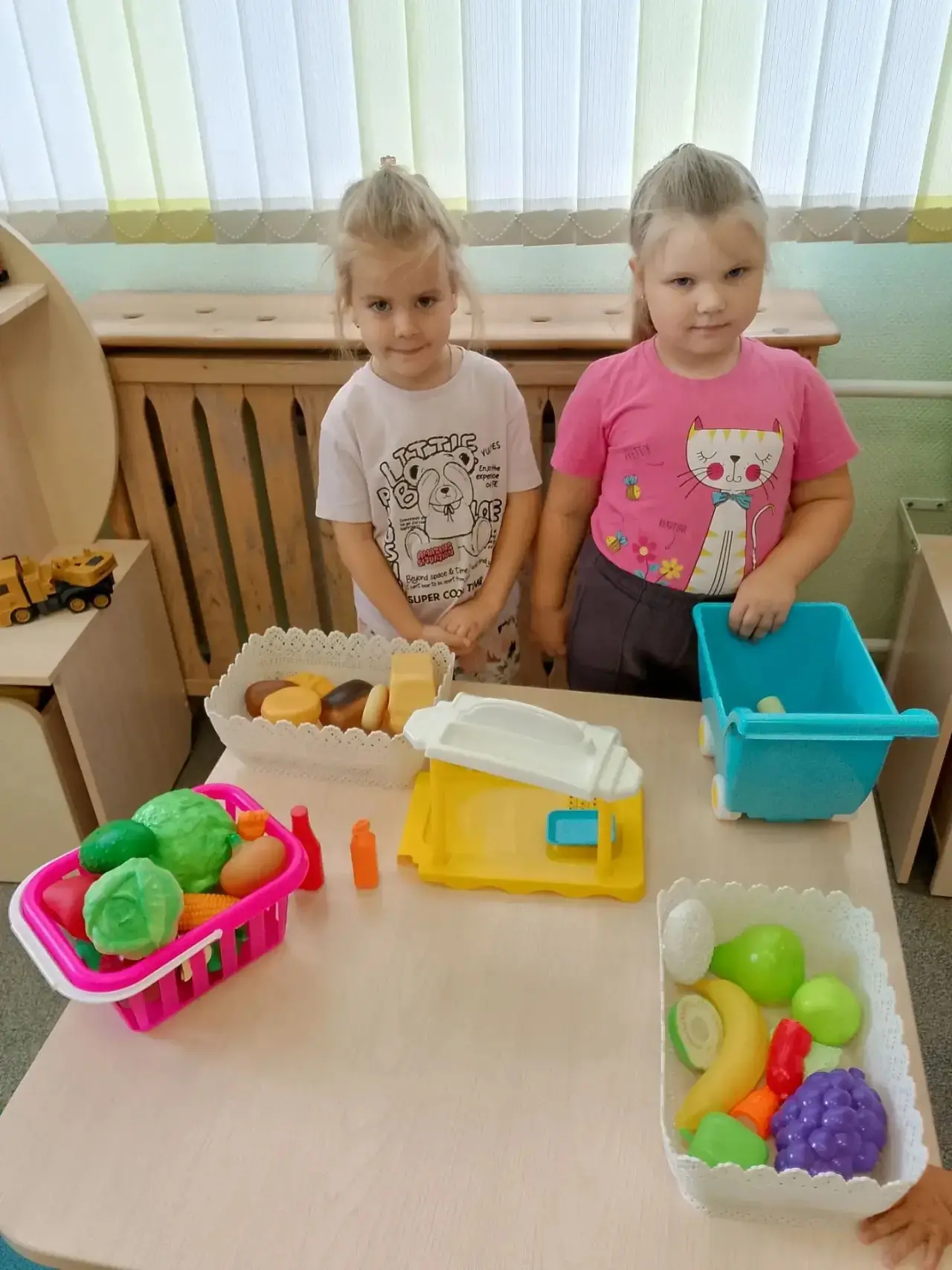 Вчера был последний день «Гномиков» в младшей группе. Дети спешили наиграться во все ср...