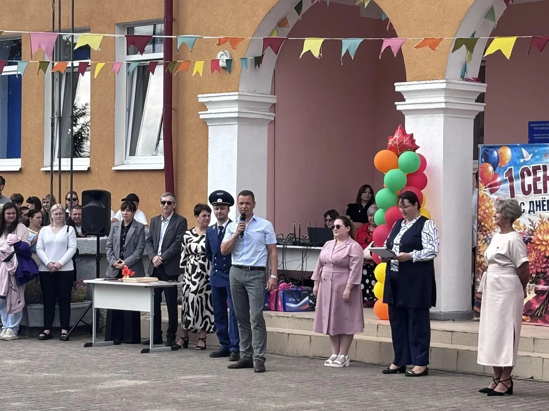 Сегодня в нашей школе прозвенел праздничный первый звонок для всех наших учеников, сред...