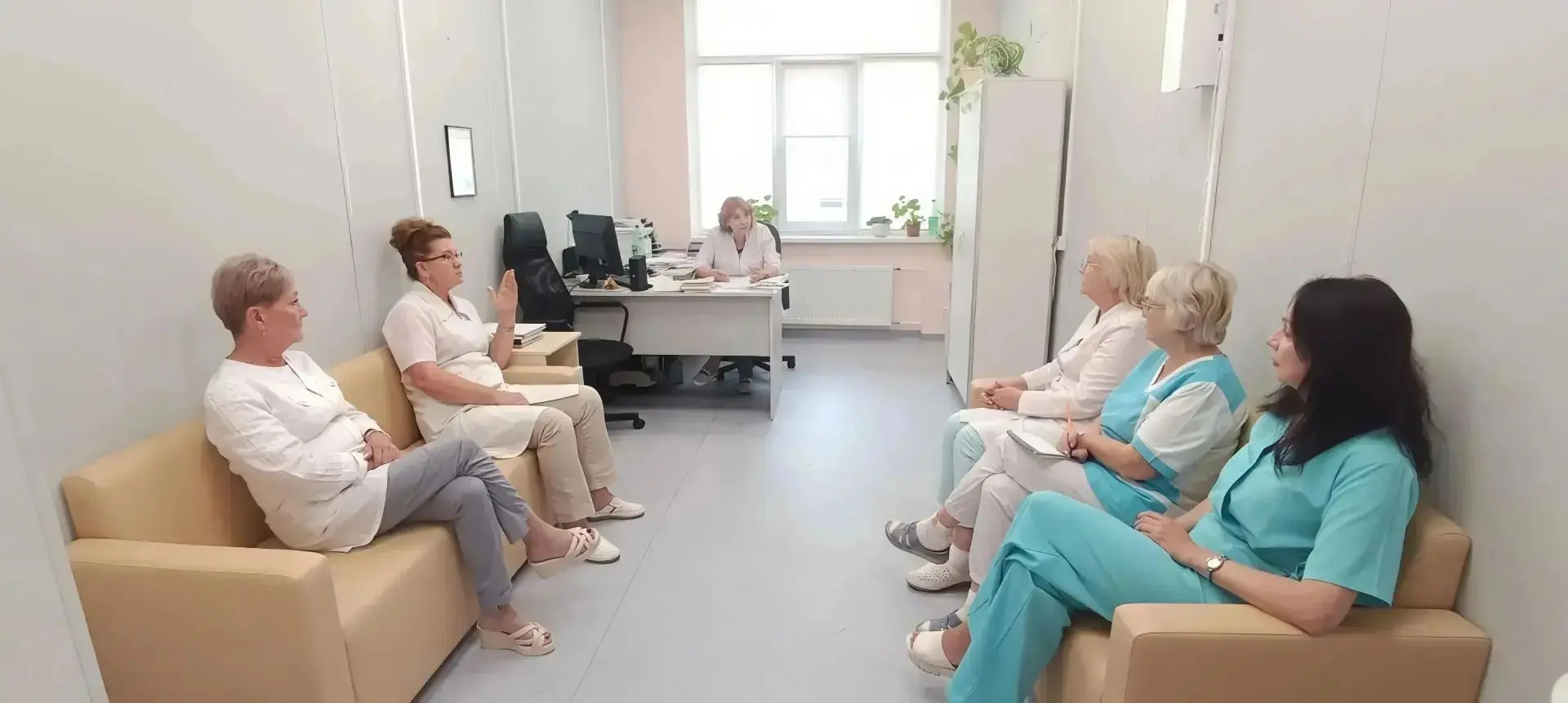 Заведующей отделом по оказанию противотуберкулезной помощи взрослому населению Ткаченкр...