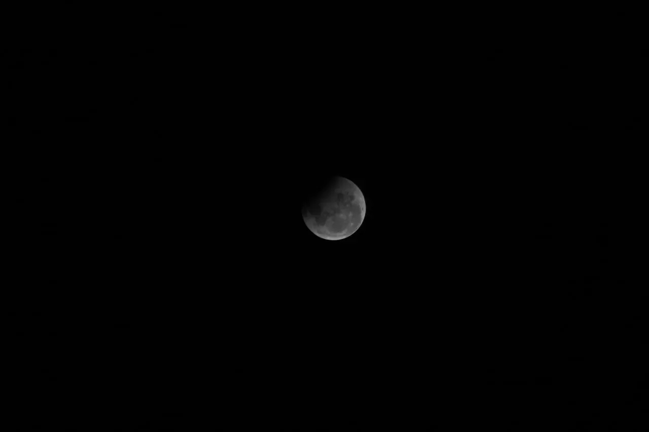 Приятных снов и запоминающихся выходных! 🌘