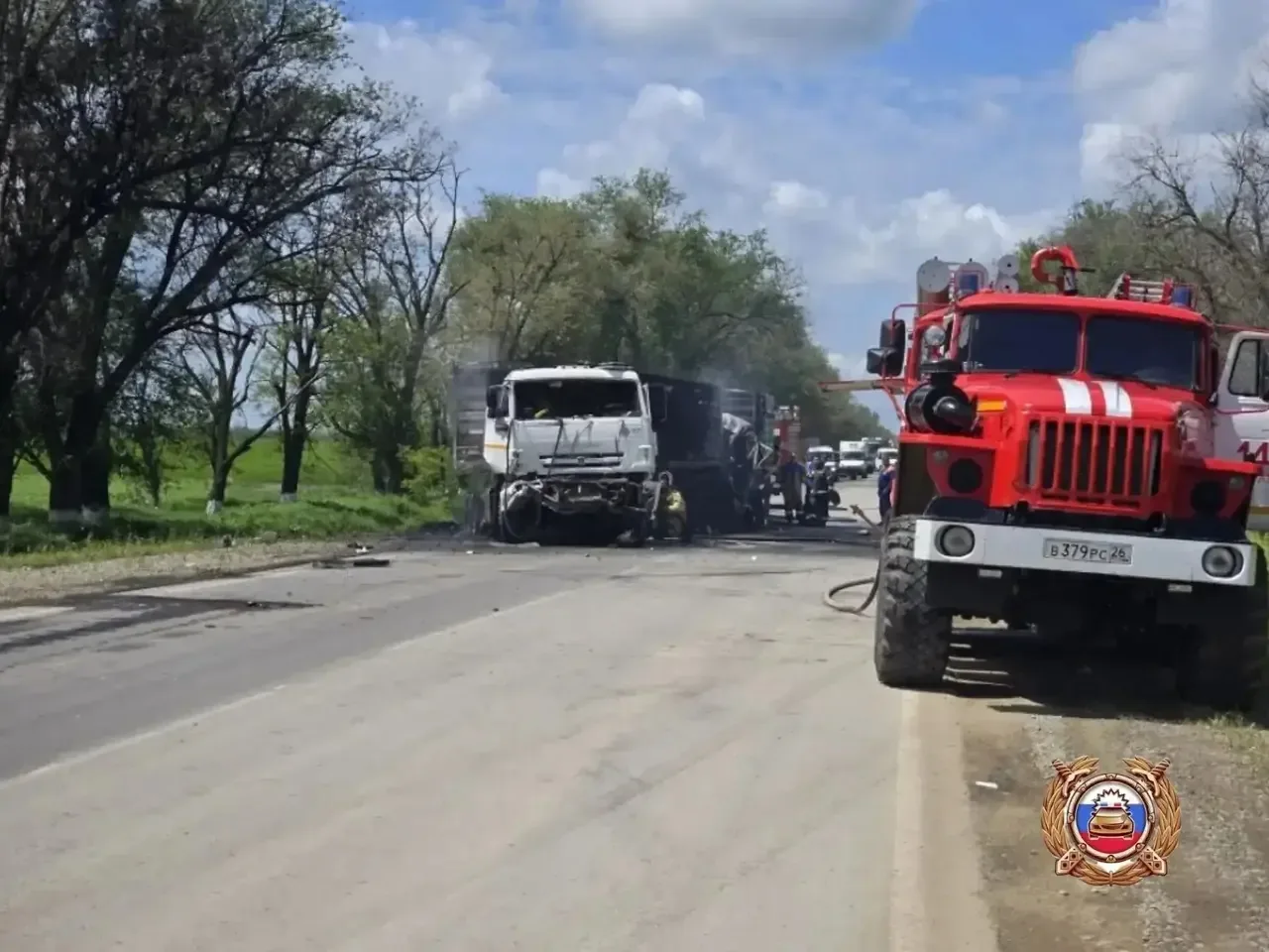 В Ипатовском округе водитель КамАЗа врезался в стоявшие грузовики и погиб 🚛    ДТП произошло 14 мая 