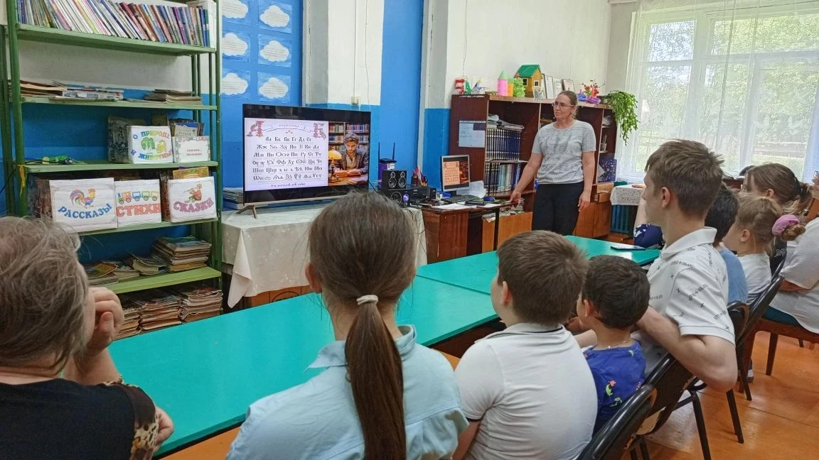 Учащиеся и учителя приняли участие в познавательной программе "Буквы-образы" ко Дню славянской письм