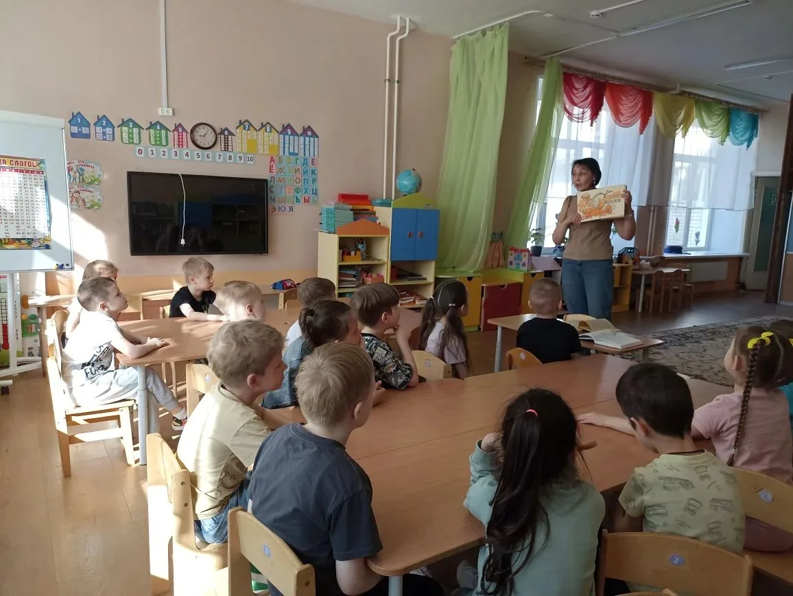 Участники городской акции Единых дней чтения "Через сказку к добру и миру" в рамках проекта Централь