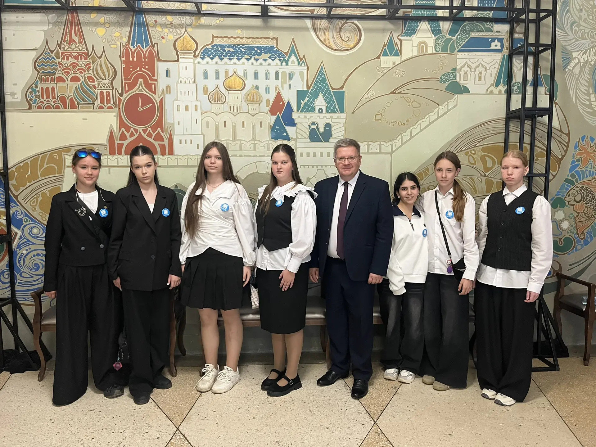 В преддверии Дня учителя: подарок, который запомнится навсегда! 🍂🎭