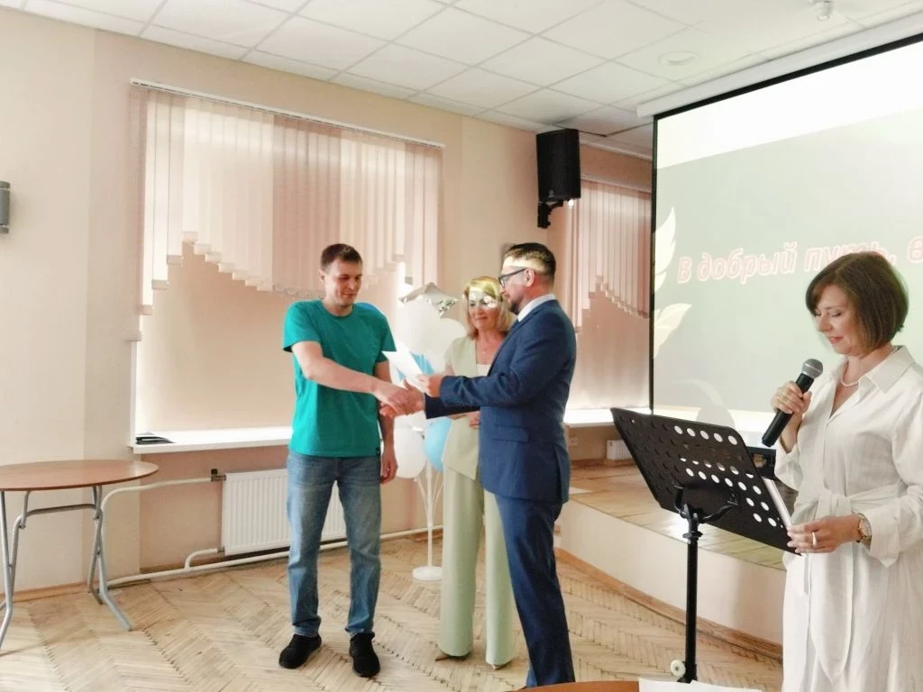 В Межшкольном учебном комбинате прошла торжественная церемония вручения свидетельств о ...