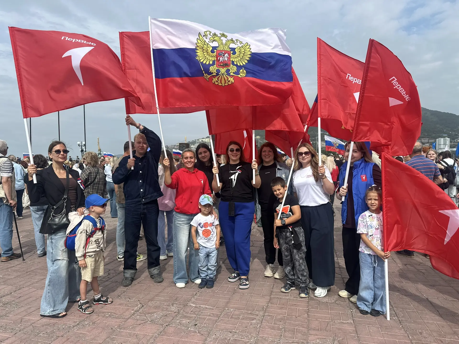 Сегодня День государственного флага — символа нашей истории, связи прошлого с настоящим...