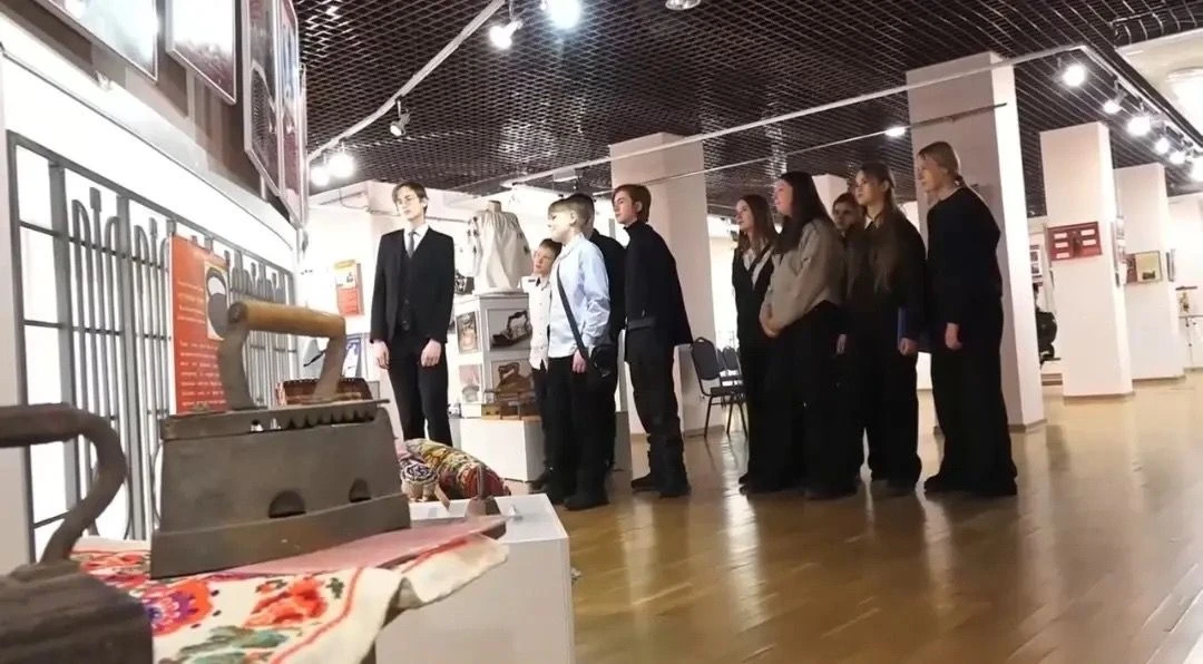 4 февраля ученики 7В класса с классным руководителем Нажаловой Н.И. побывали на открытии выставки «Г