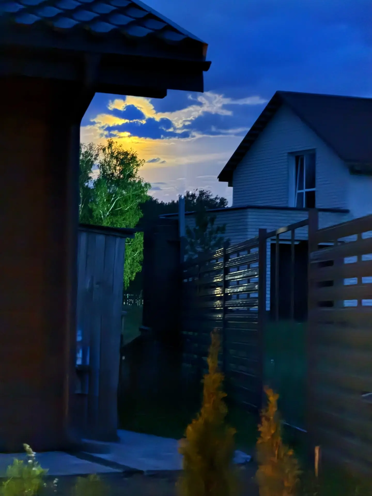 Прекрасное время дня, тишь и благодать 🌙☁️