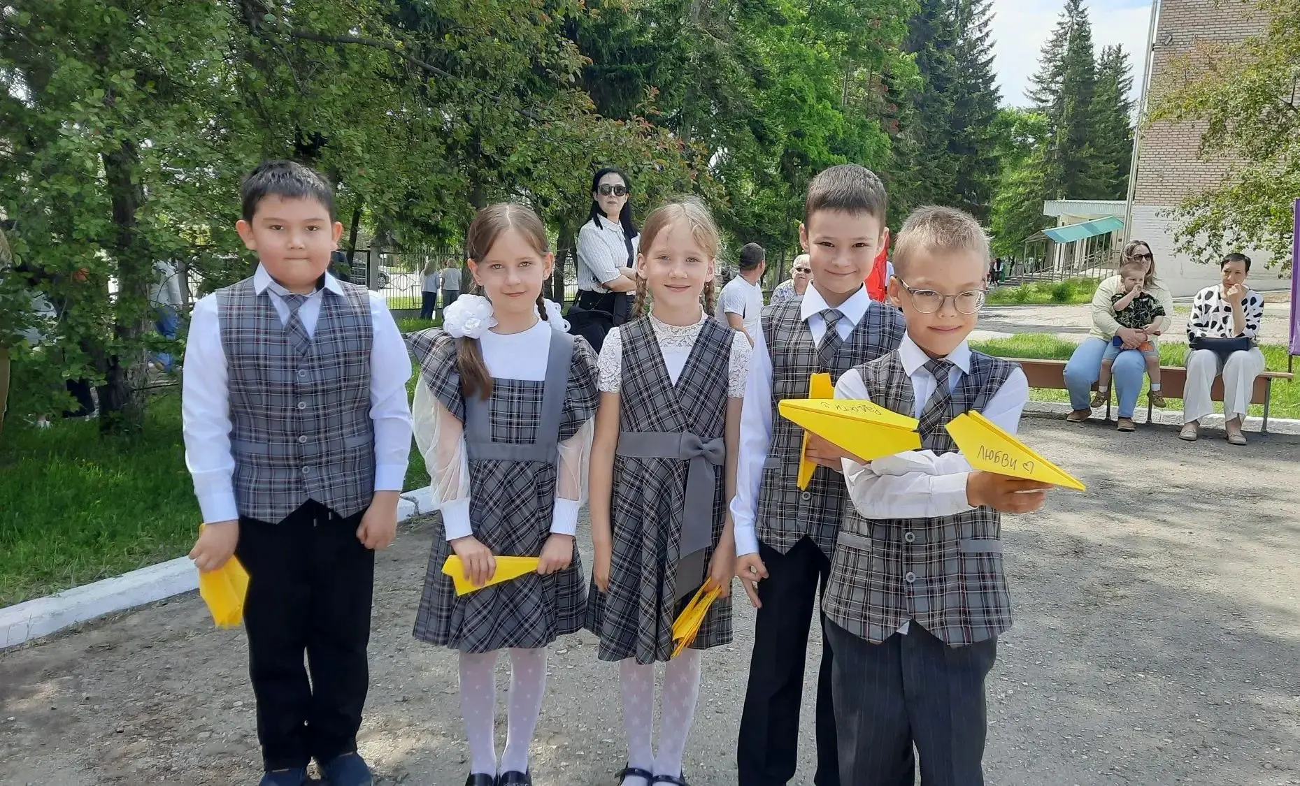 Дорогие выпускники, уважаемые педагоги и родители!