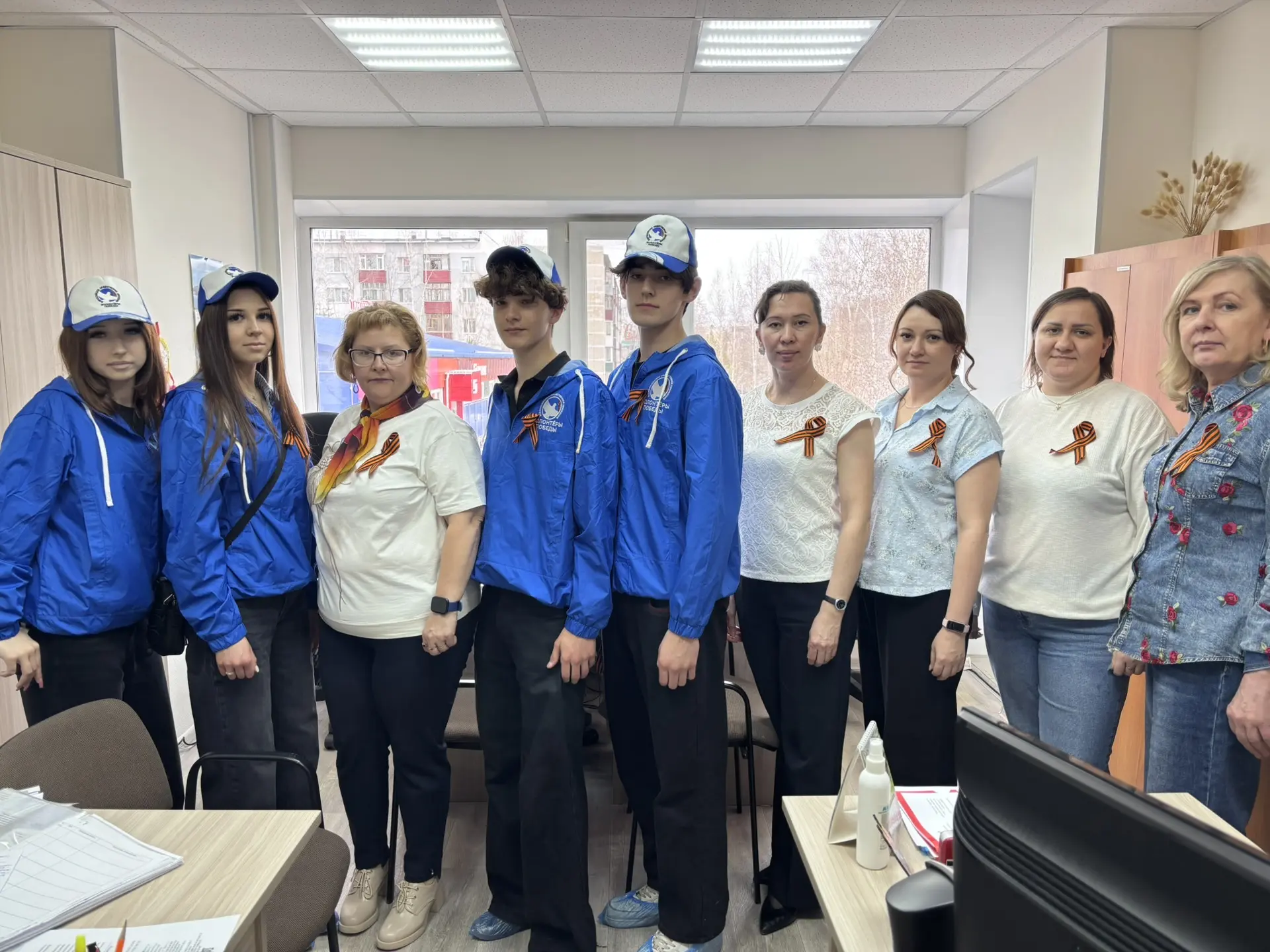 🧡🖤Символ Победы объединяет поколения 🧡🖤  🇷🇺В преддверии 9 Мая Волонтёры Победы и учащиеся МБОУ «СОШ 