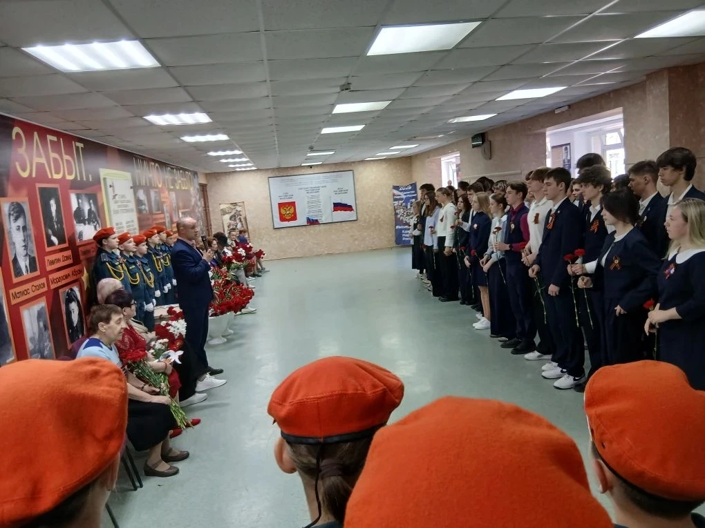 ВСПОМНИМ ВСЕХ ПОИМЕННО  ⭐️8 мая в рекреациии Героев Гимназии прошли традиционные памятные мероприяти