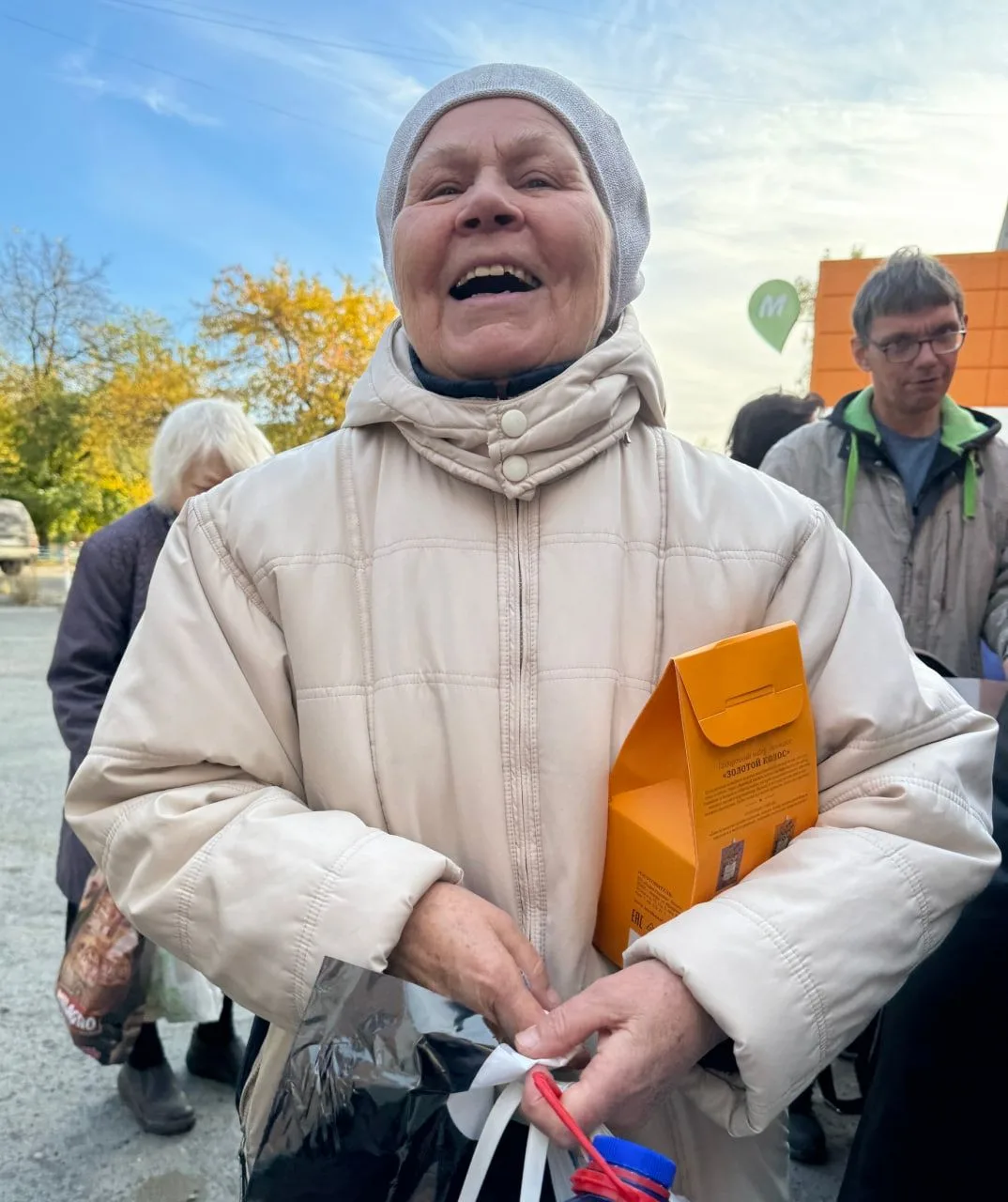 С самого утра, пока на плите закипал суп, в фонде «Люблю и благодарю» кипела работа – п...