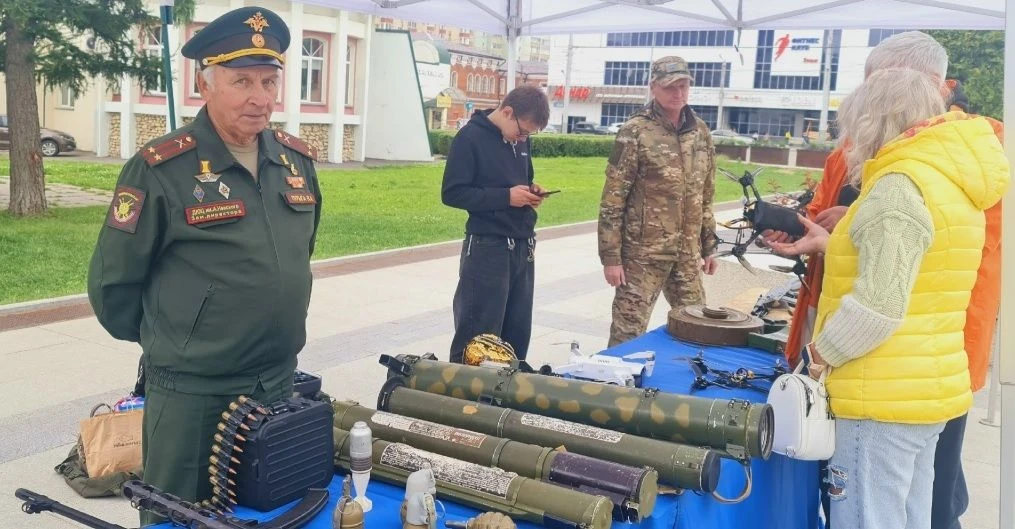 Оружие России на празднике молодежи
 
В минувшие выходные педагоги и воспитанники ДЮЦ им. А. Невског