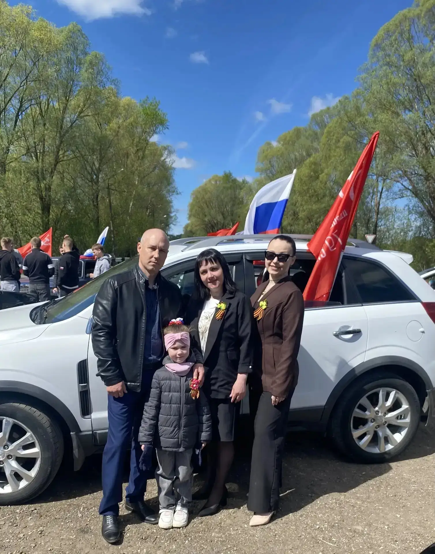 Семья Горновых   принимает  участие  в автопробеге . Самая маленькая участница Варвара,...