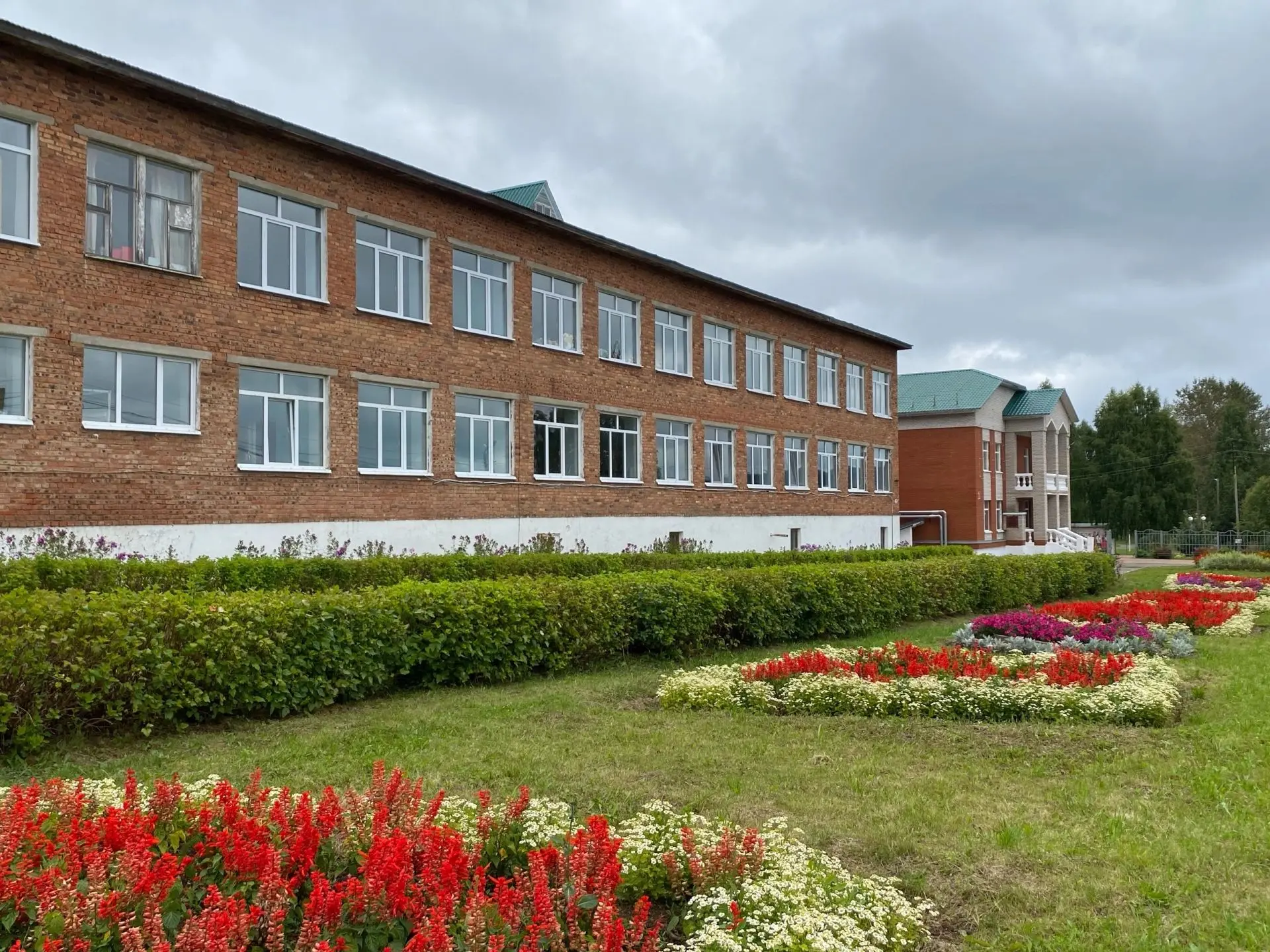 🏫 Чутырская школа готовится к новому учебному году! ✨