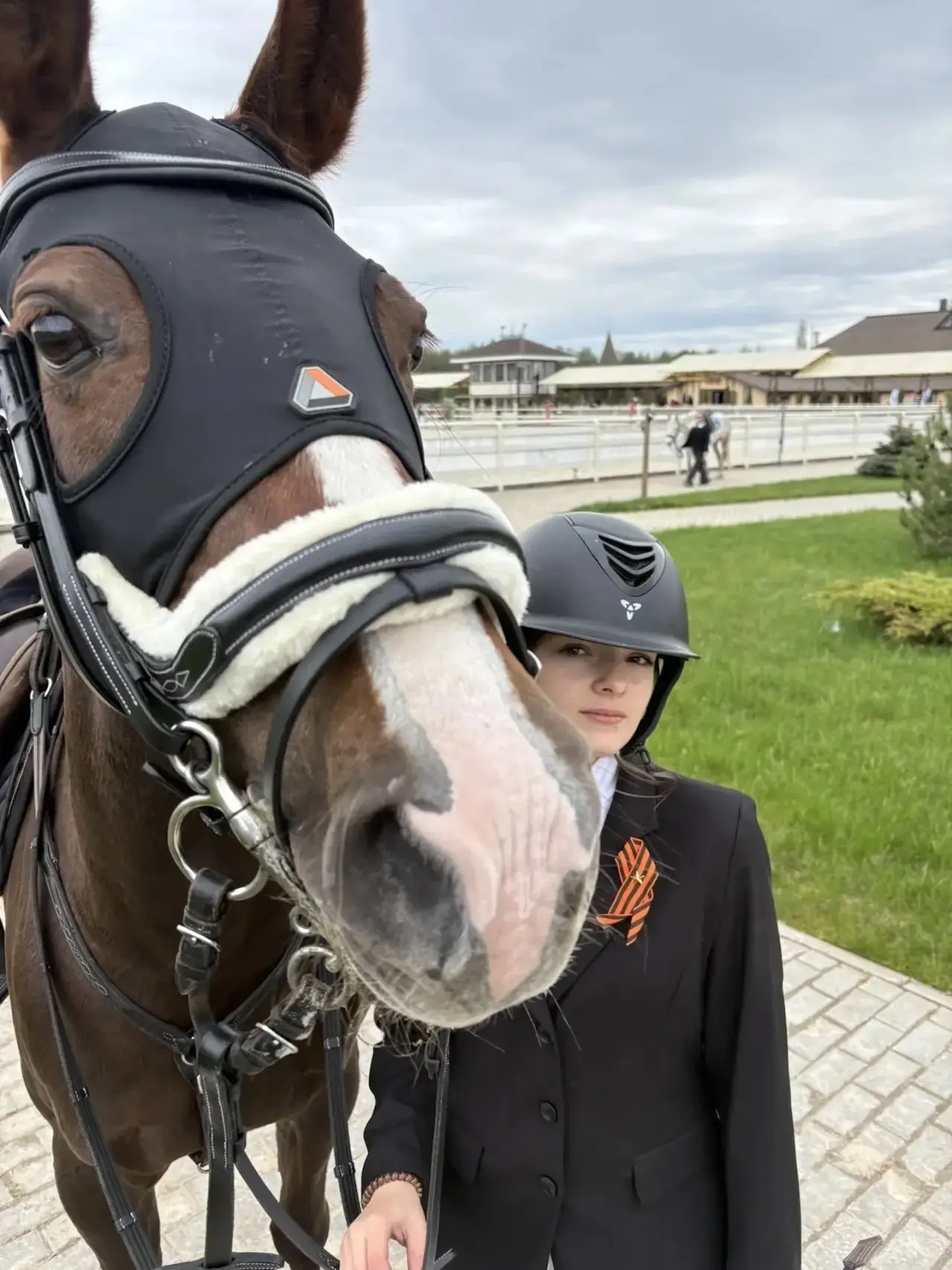 Золотой дубль Ульяны Г. на Кубке КСК «Звездный»!🌟🏇  Поздравляем ученицу 9 класса - Ульяну Г. - с бле
