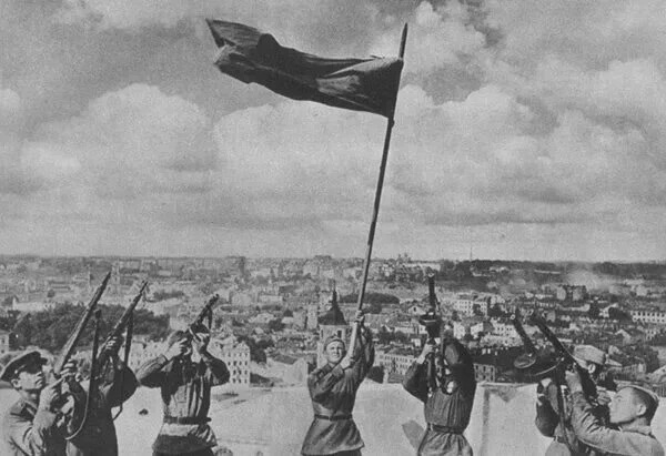 ⭐13 июля 1944 г. - освобождение Вильнюса ⭐

🚩В этот день в ходе операции «Багратион» освобождён от 