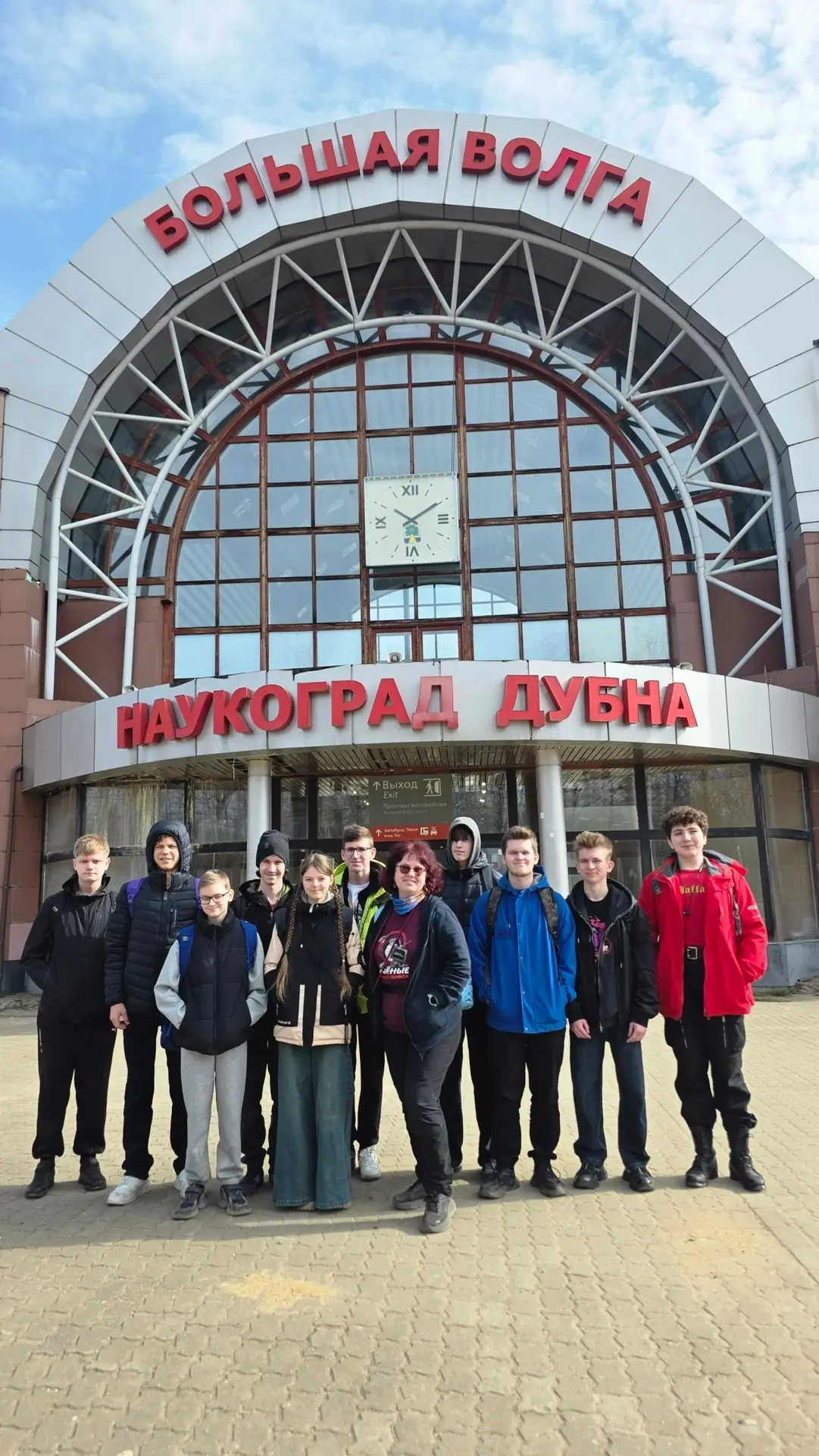 Ребята из 9К класс посетили наукоград в Дубне! 🚂   День оказался невероятно солнечным и насыщенным ☀