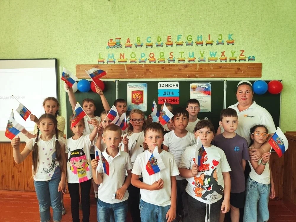 💥10-й день.
🌞Лол "Солнышко".
⚡Накануне Дня России советник по воспитанию Лапшова Екатерина Анатоль