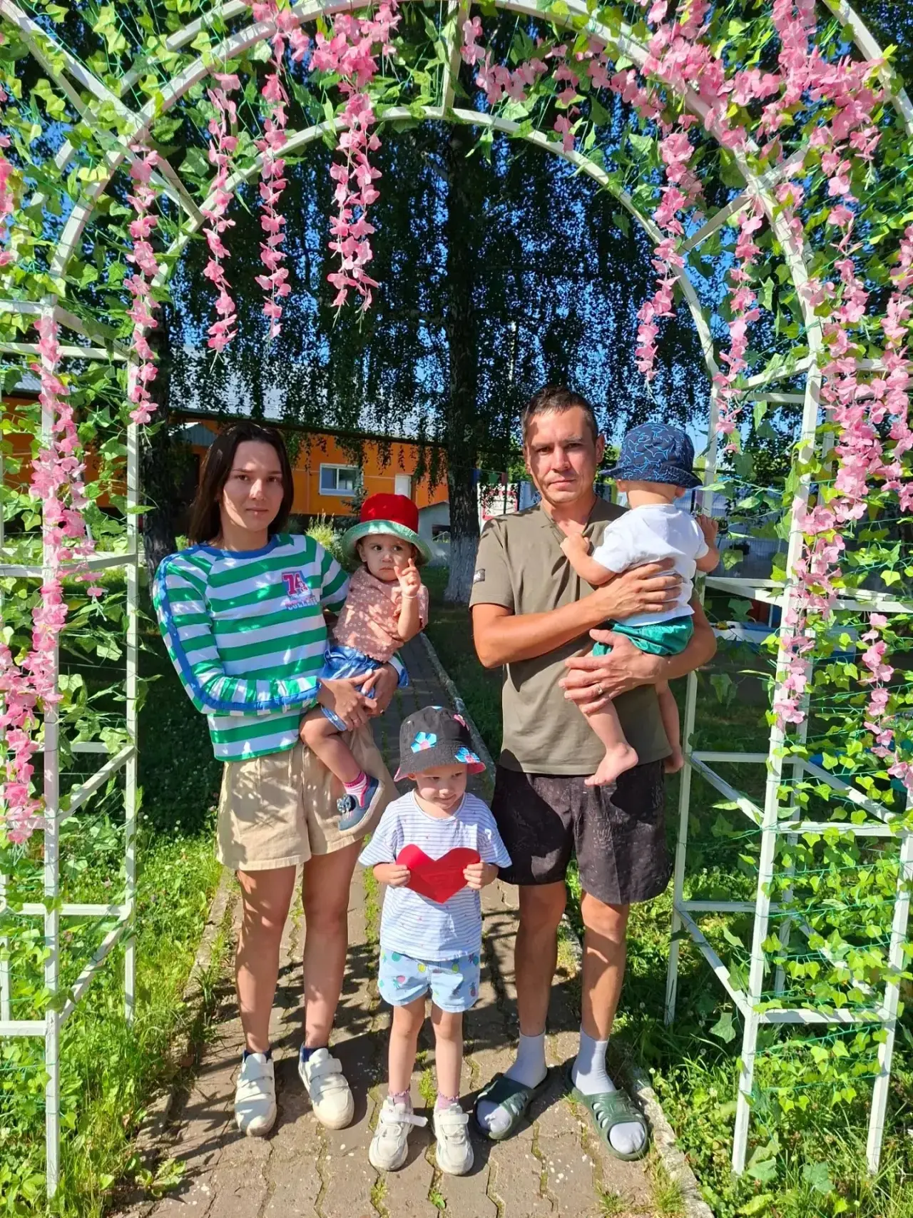 💕Счастливые моменты в красивых рамках: День семьи, любви и верности в нашем саду!
