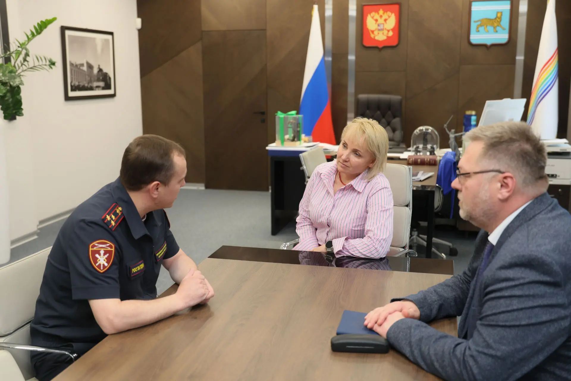 Провела рабочую встречу с новым руководителем Управления Росгвардии по ЕАО полковником ...