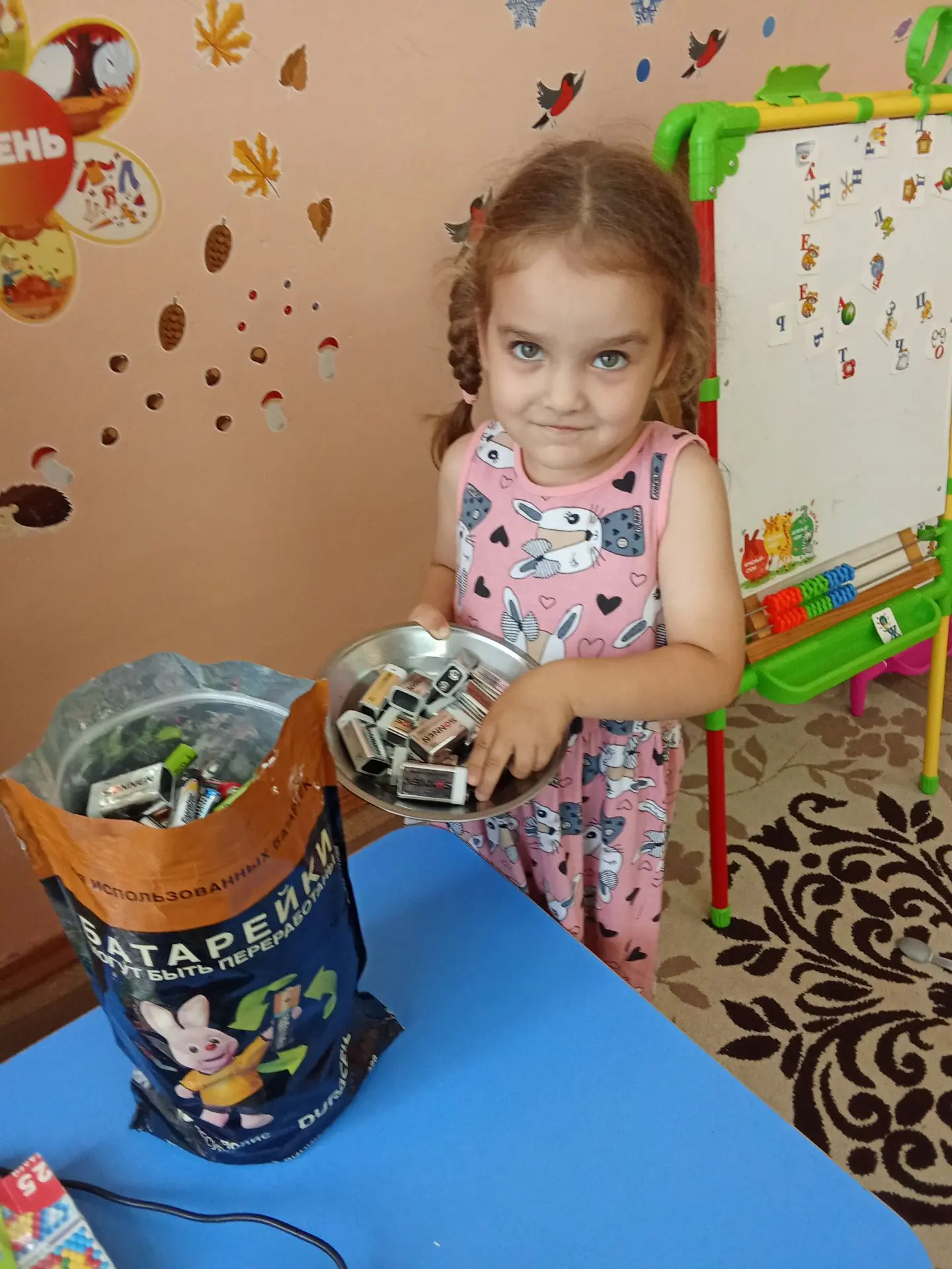Мусина Марьям участвует в акции "Спаси планету- сдай батарейку!".