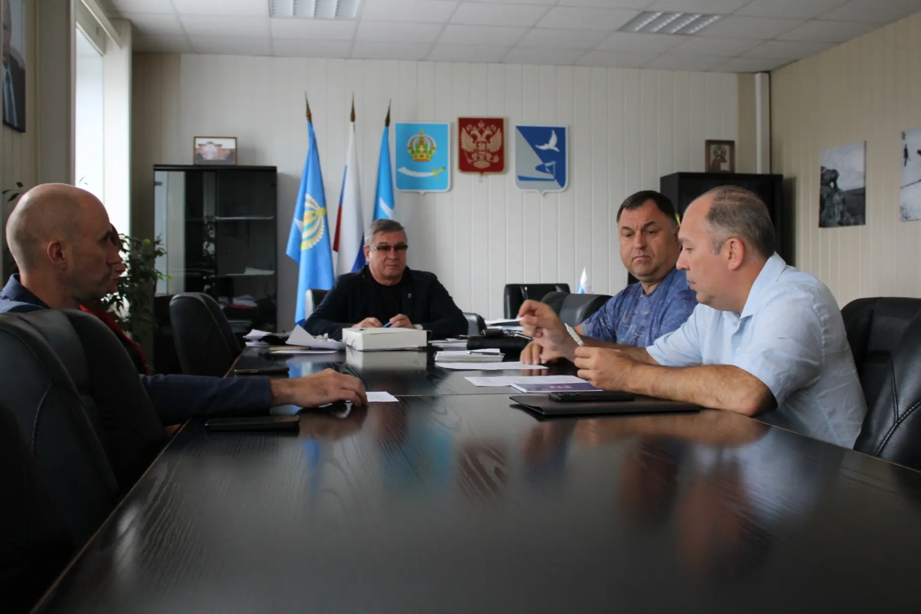 🤝Во вторник прошла встреча главы района с депутатами и активом партии «Единая Россия» ...