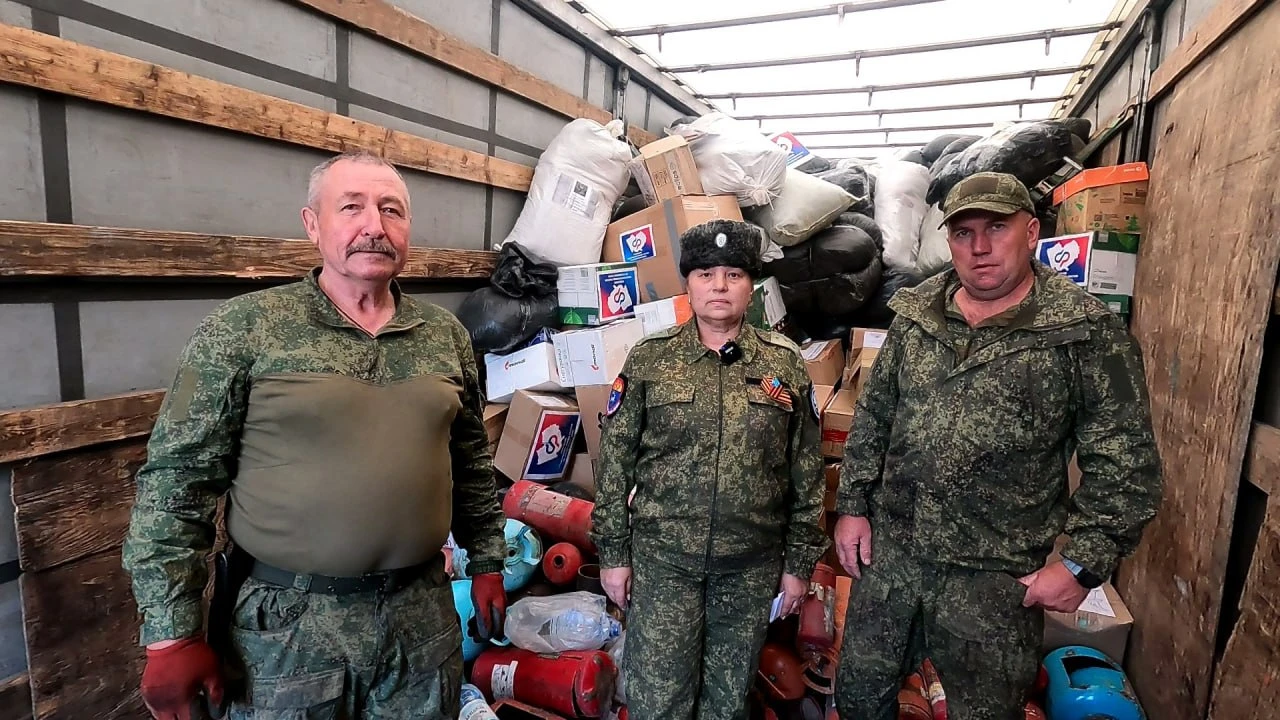 📹🇷🇺Жители Алтайского края передали гуманитарный груз военнослужащим при содействии к...