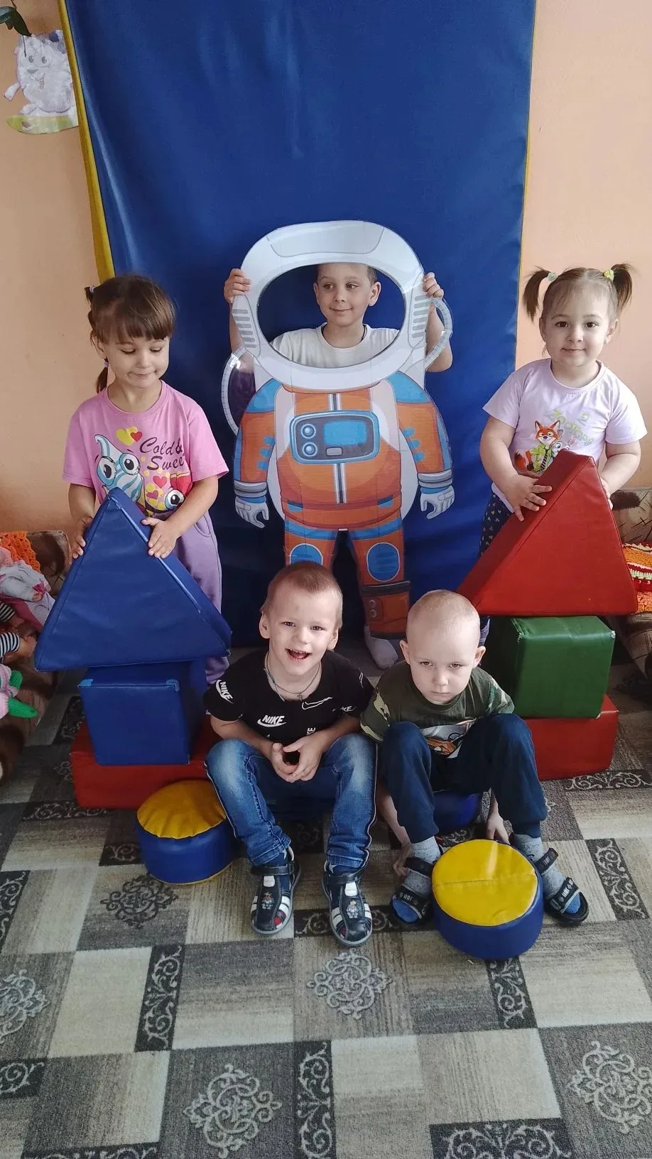 День Космонавтики отметили в нашем детском саду"Колокольчик". Воспитатели познакомили д...