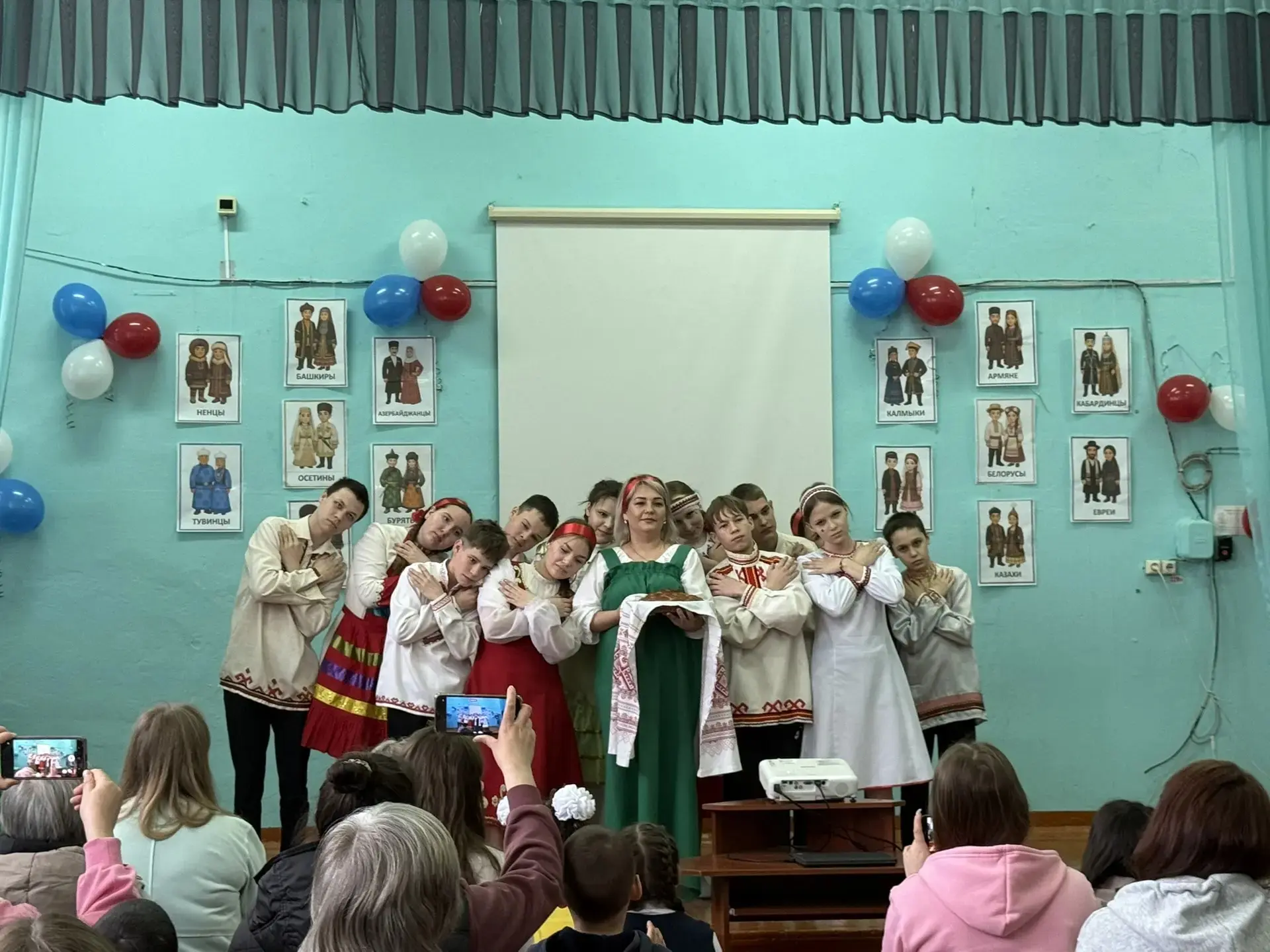 🎤 Благотворительный концерт в школе: единство, творчество и поддержка!