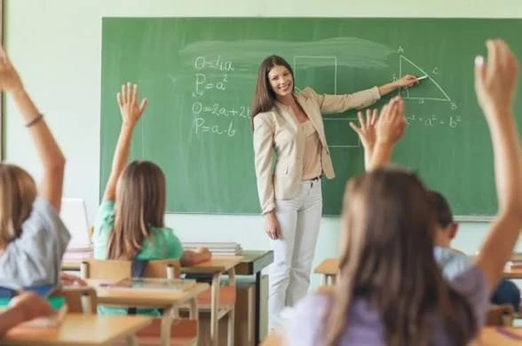 👩‍🏫 В России хотят официально закрепить статус учителя и ввести удостоверения для пед...